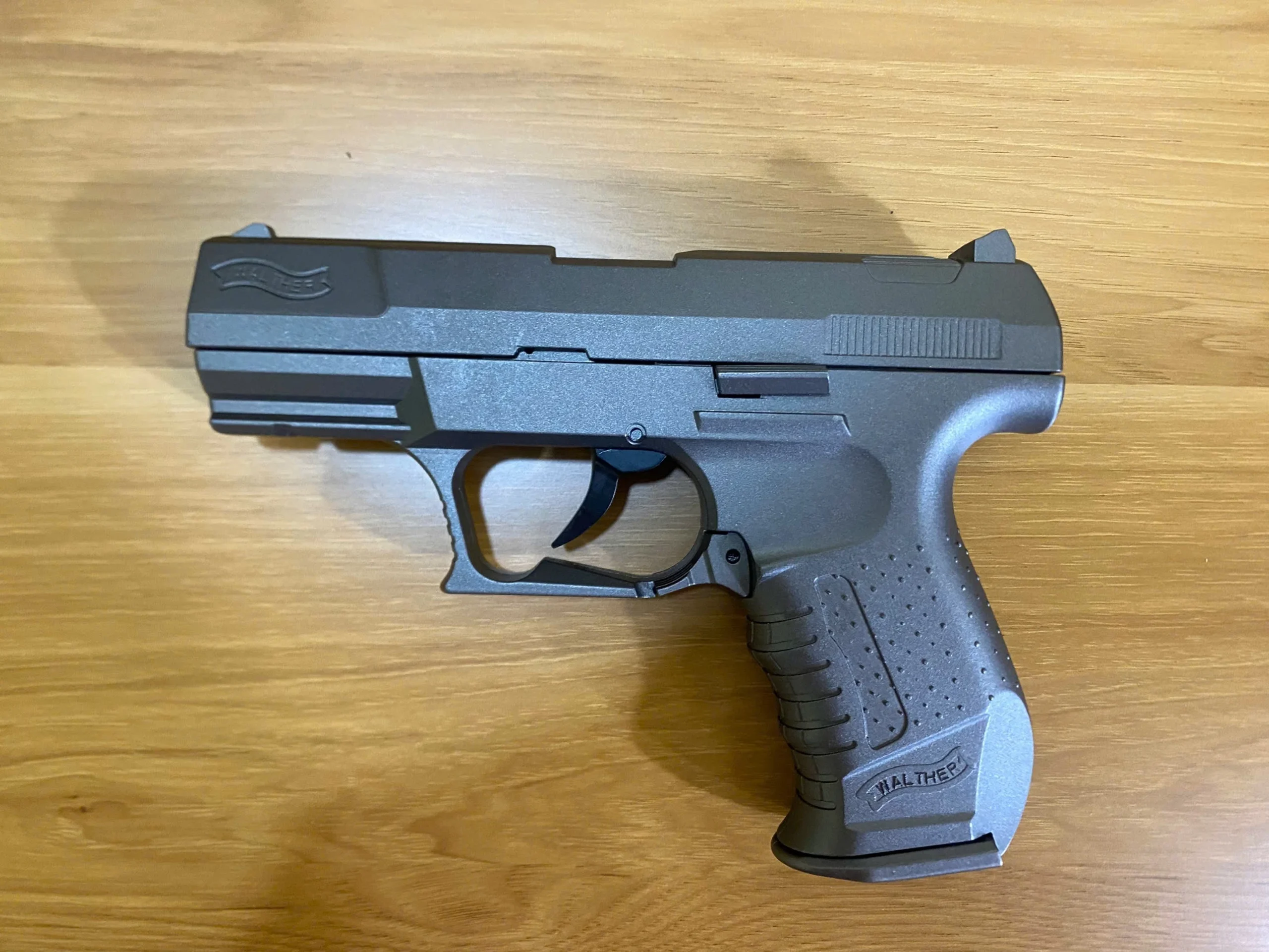 Mô hình Súng Kim Loại Walther MÀU XÁM KHÓI , đạn nhựa 6mm / cắc bụp , tỷ lệ 1 : 1 - Ảnh 2