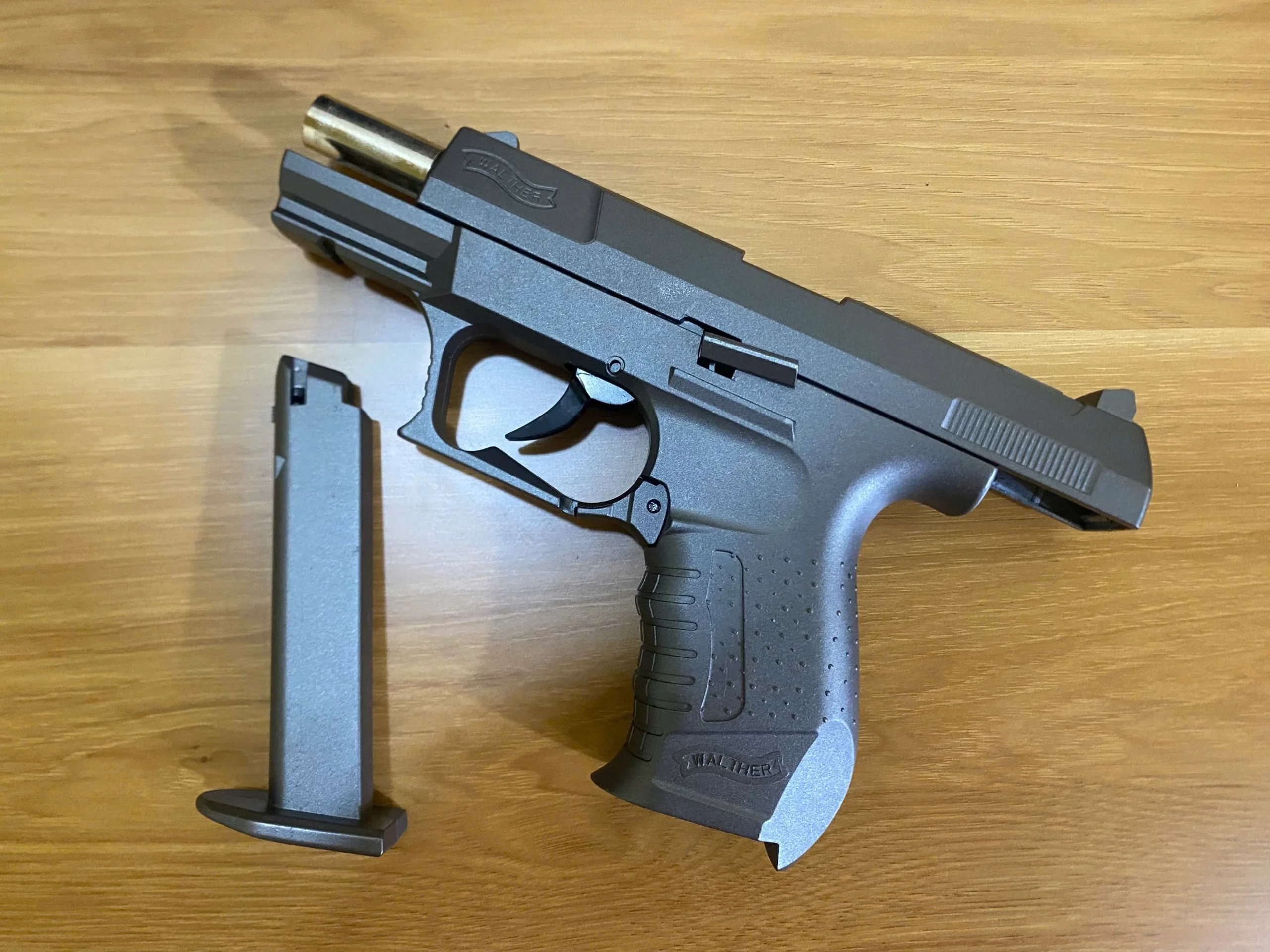 Mô hình Súng Kim Loại Walther MÀU XÁM KHÓI , đạn nhựa 6mm / cắc bụp , tỷ lệ 1 : 1 - Ảnh 3