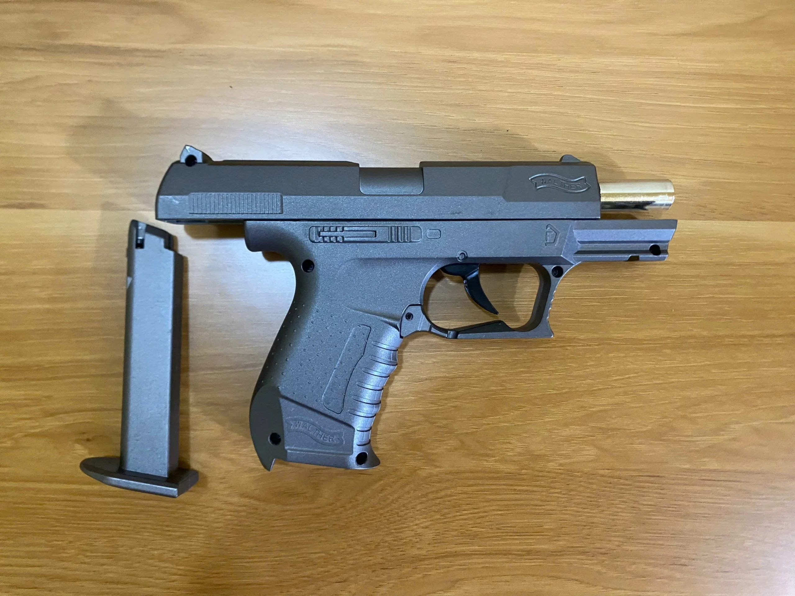 Mô hình Súng Kim Loại Walther MÀU XÁM KHÓI , đạn nhựa 6mm / cắc bụp , tỷ lệ 1 : 1 - Ảnh 4